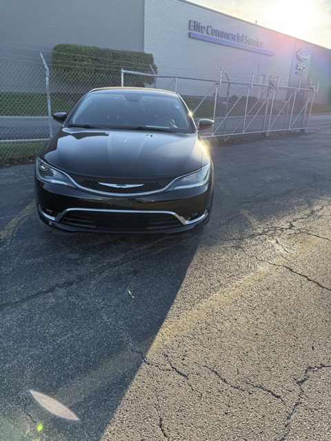 2015 Chrysler 200 C photo 2