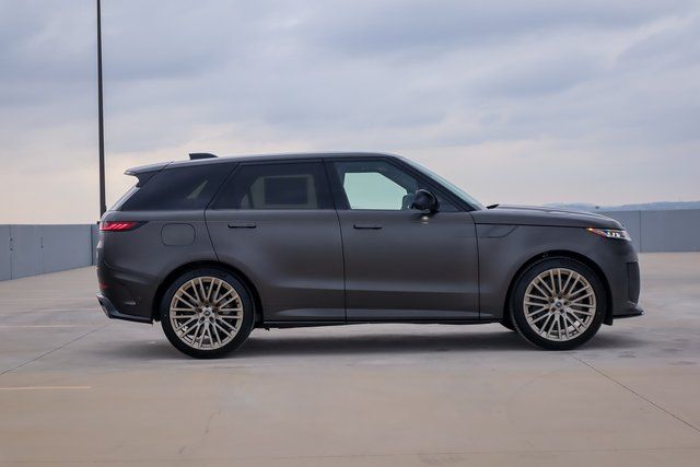 2025 Land Rover Range Rover Sport photo 3