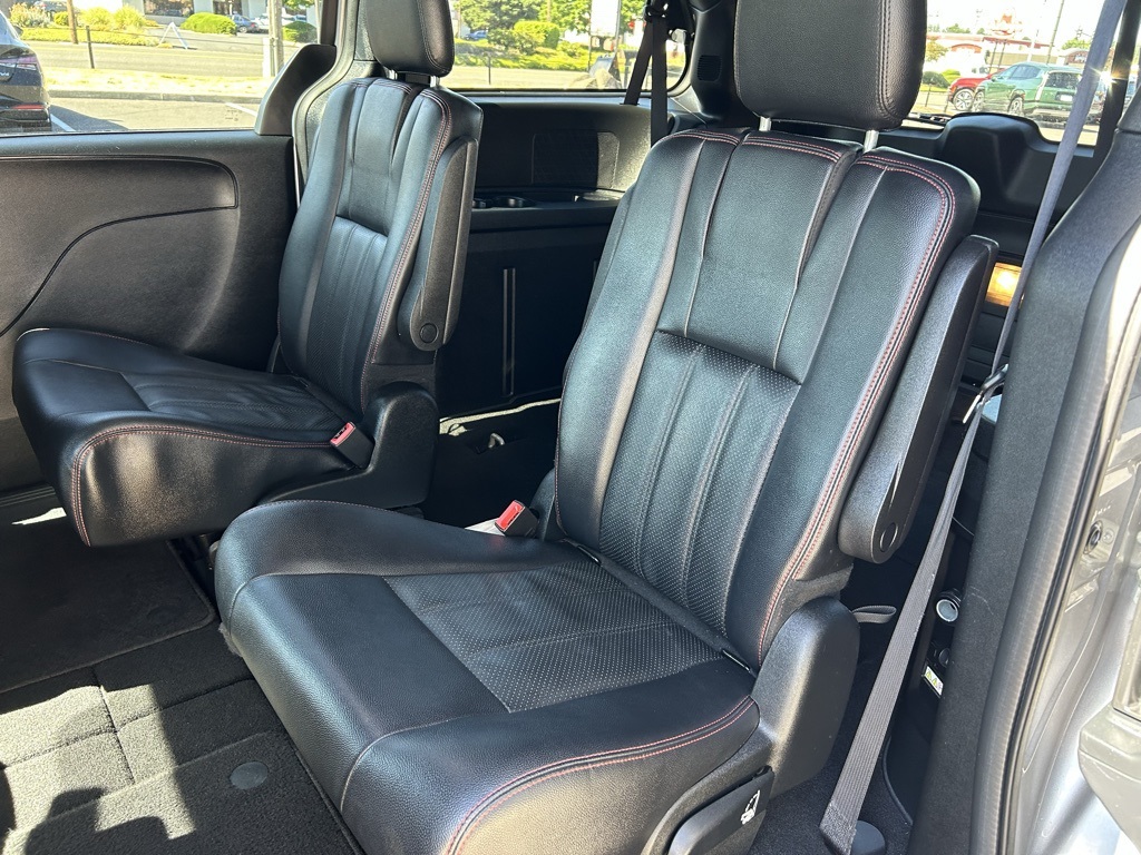 2016 Dodge Grand Caravan R/T photo 25