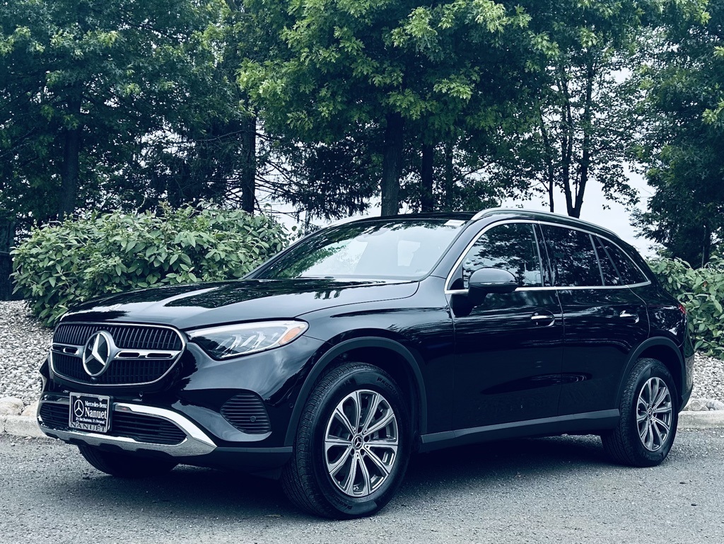 2025 Mercedes-Benz GLC Base's photo