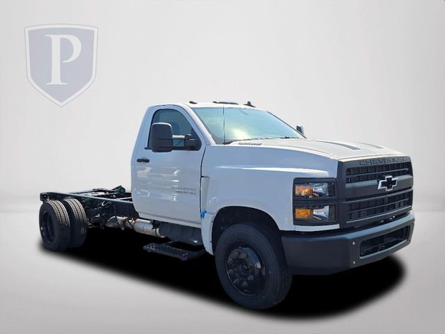 2023 Chevrolet Silverado 5500HD Work Truck photo 2