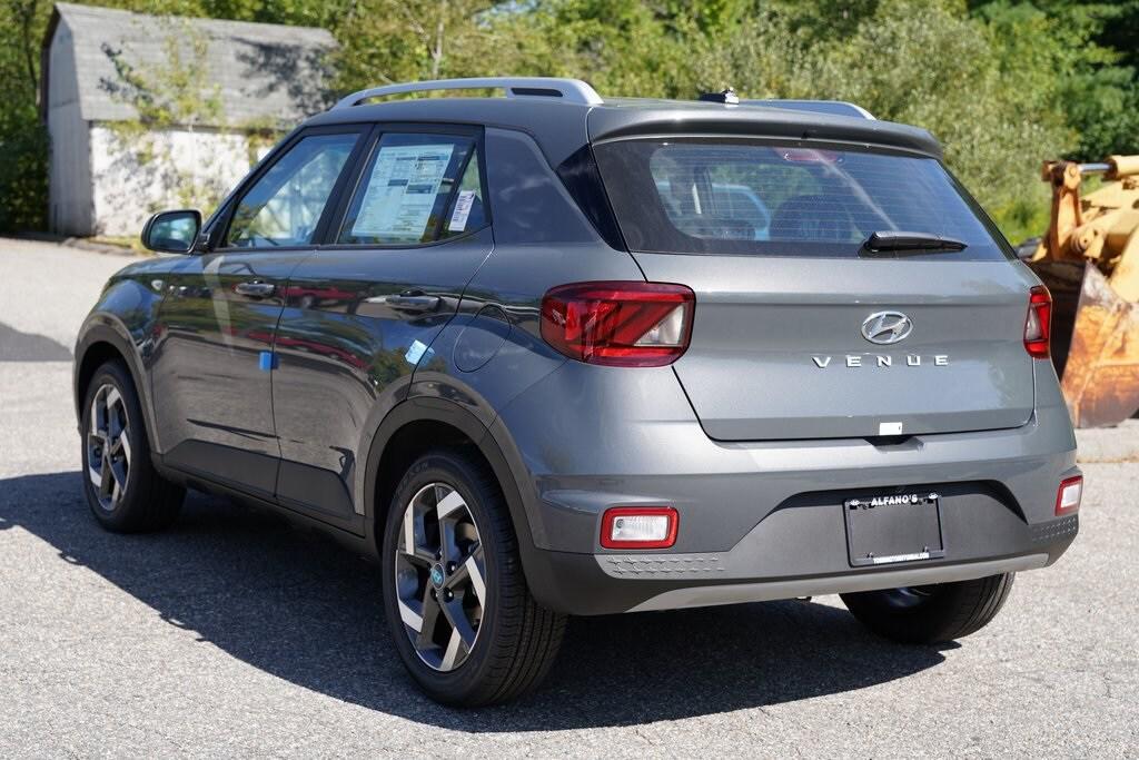2025 Hyundai Venue SEL photo 5