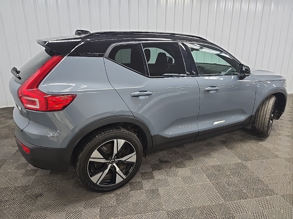 2022 Volvo XC40 Recharge P8 Plus AWD photo 3