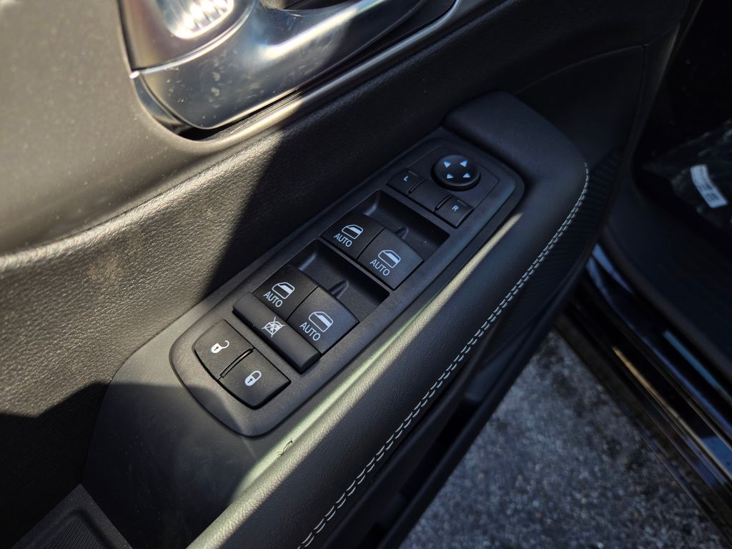 2026 Chrysler Pacifica photo 11