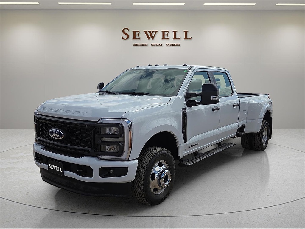 2026 Ford F-350 Super Duty XL's photo