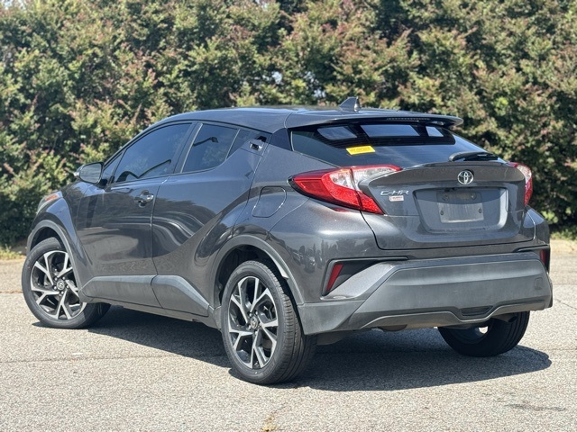 2022 Toyota C-HR XLE photo 5