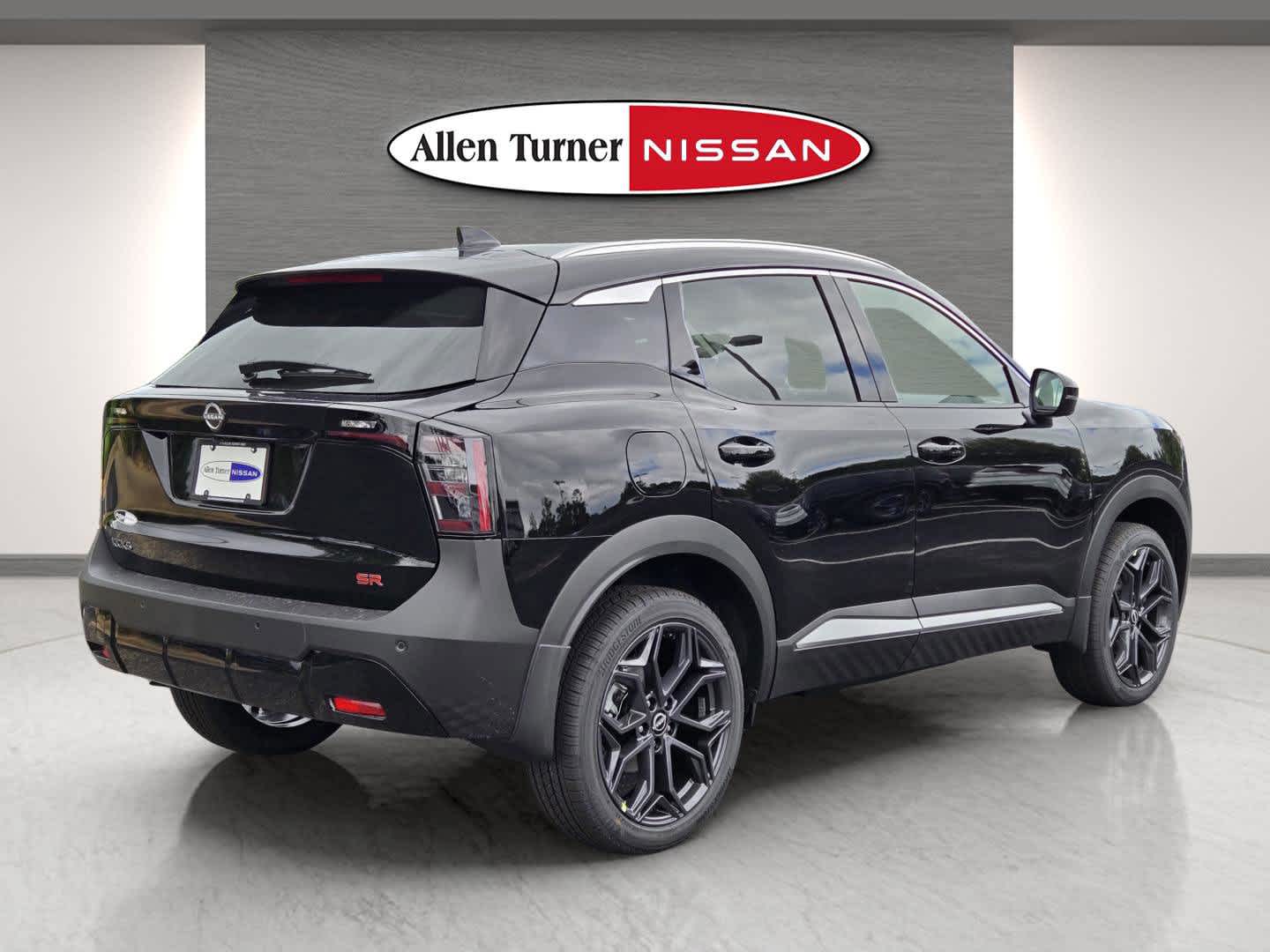 2025 Nissan Kicks SR photo 3