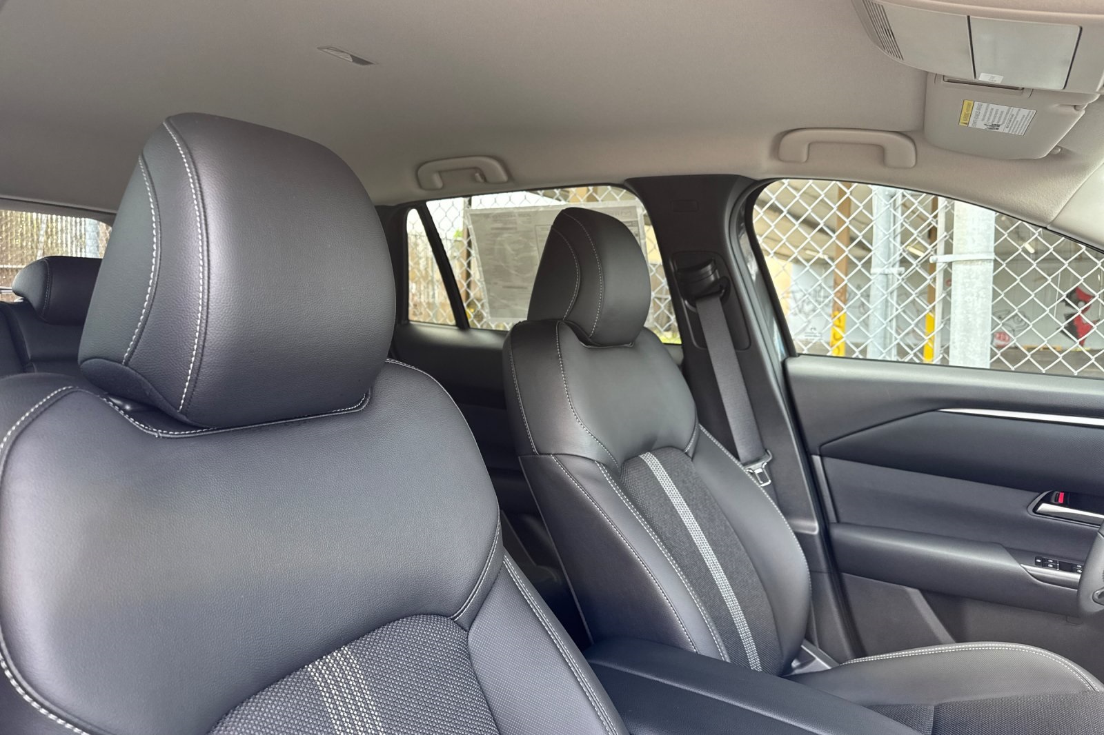 2025 Mazda CX-50 2.5 S Preferred photo 17