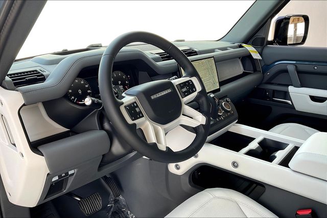 2025 Land Rover Defender 110 S photo 6