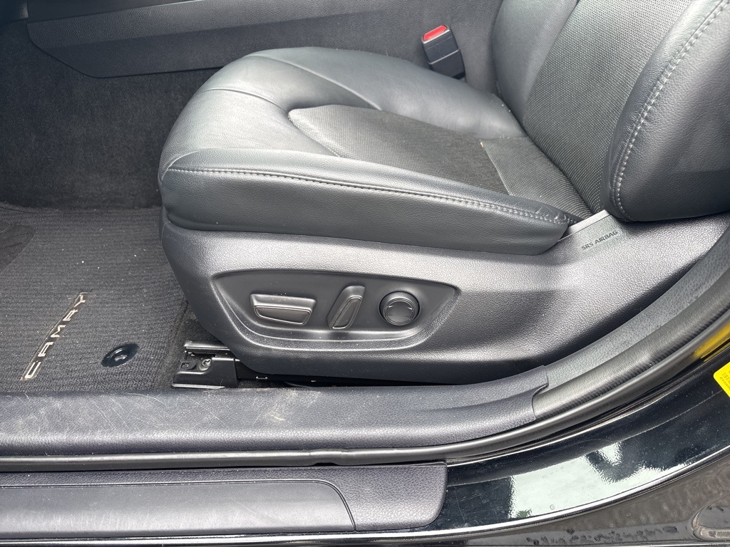 2023 Toyota Camry Hybrid XLE photo 9
