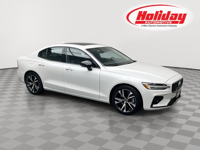 2025 Volvo S60 Core's photo