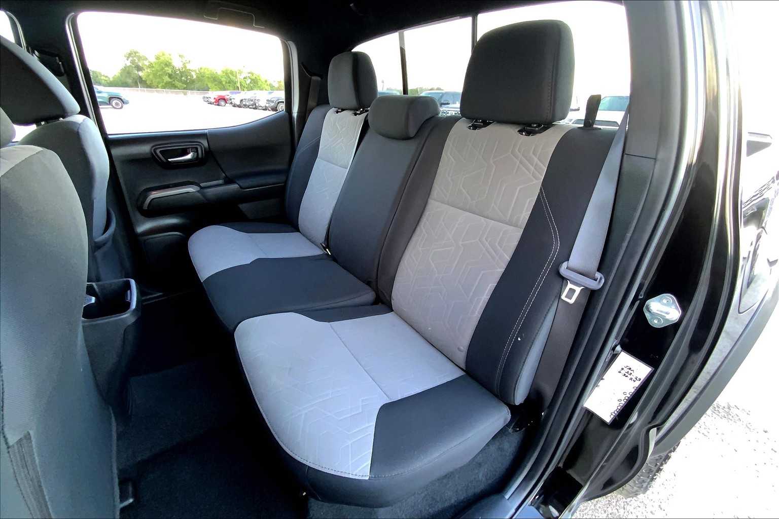 2023 Toyota Tacoma TRD photo 19