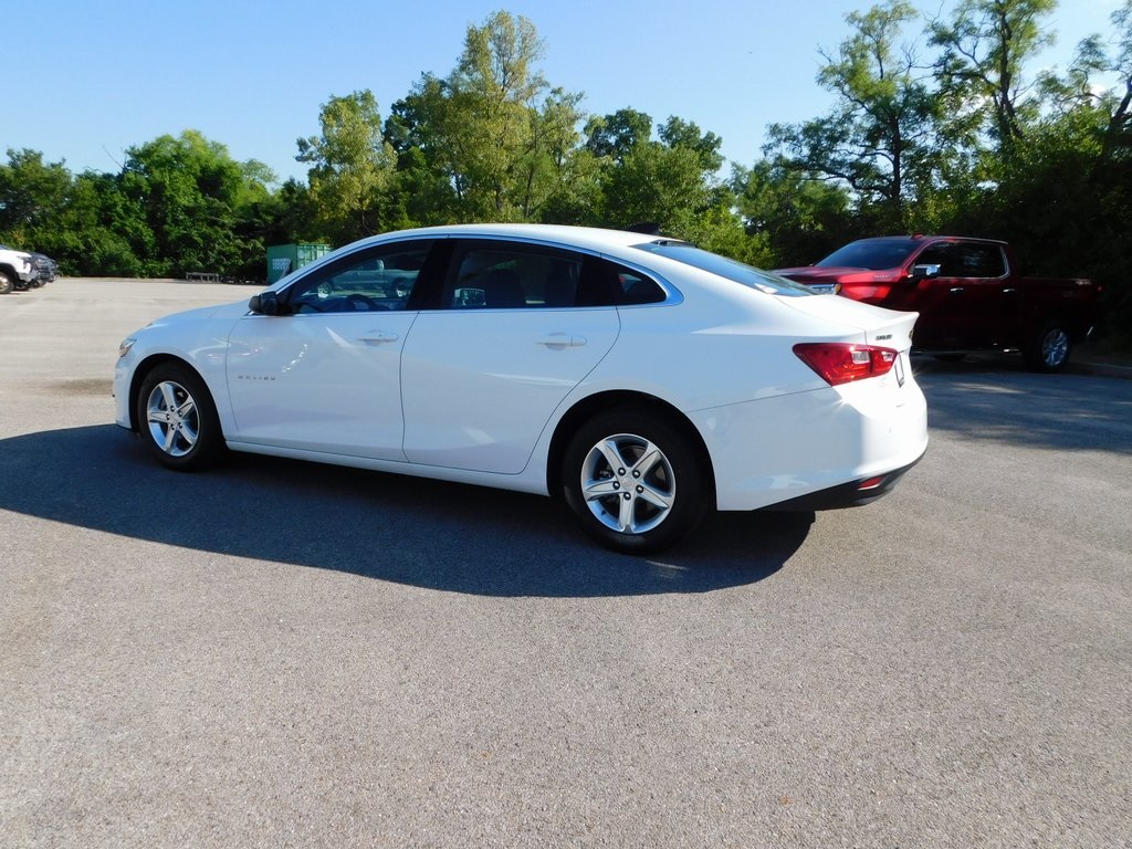 2024 Chevrolet Malibu LS photo 2
