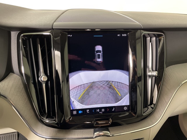 2025 Volvo XC60 T8 Plus photo 4