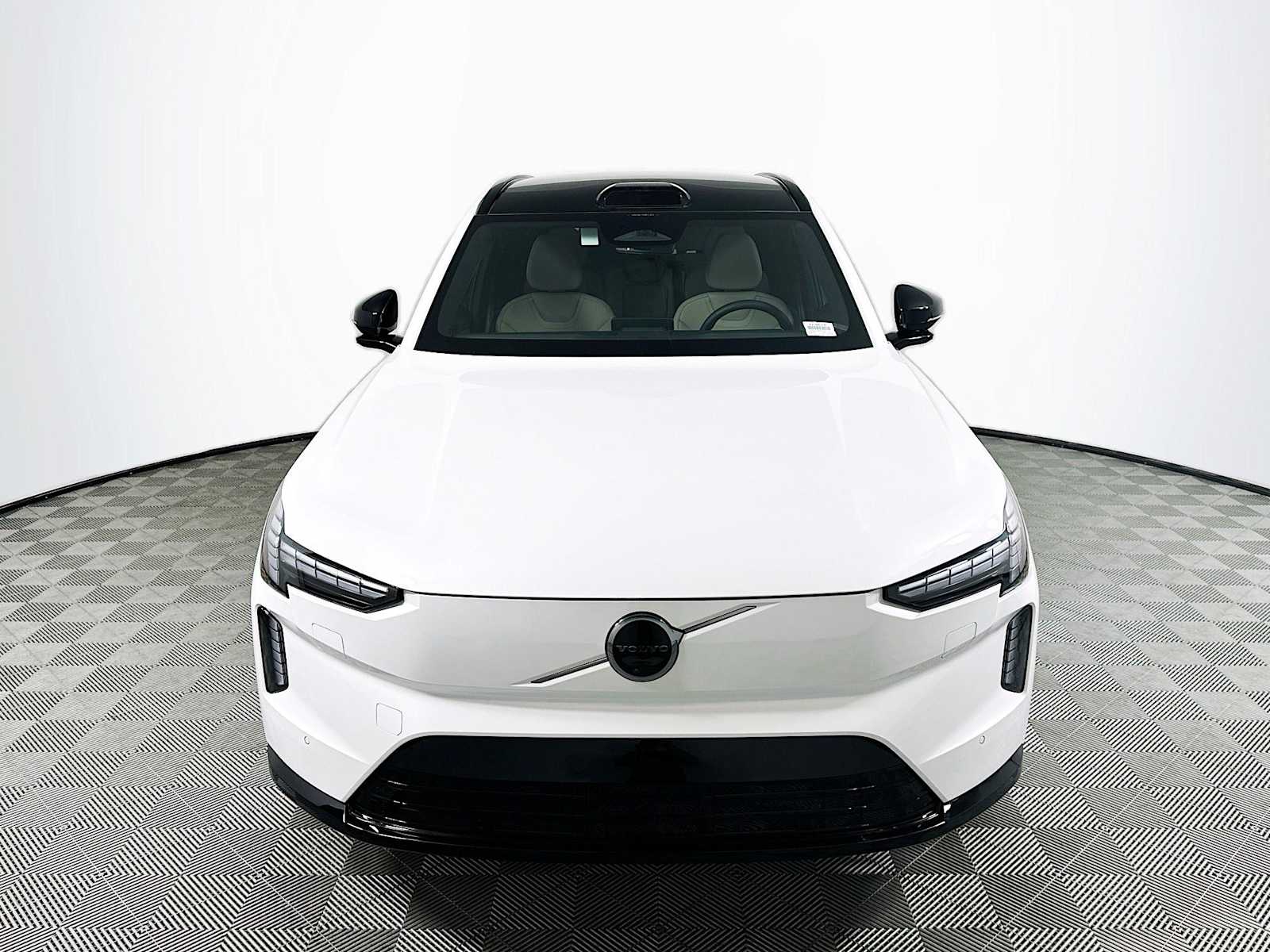 2025 Volvo EX90 Plus photo 2