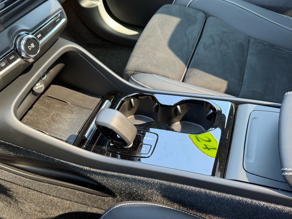 2024 Volvo C40 Recharge Plus photo 12