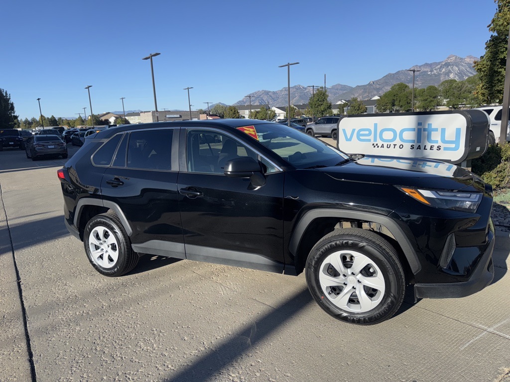 2024 Toyota RAV4 LE photo 7