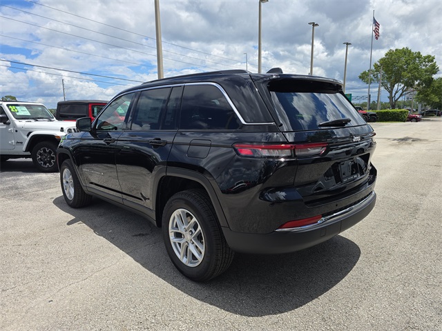 2025 Jeep Grand Cherokee Laredo X photo 4