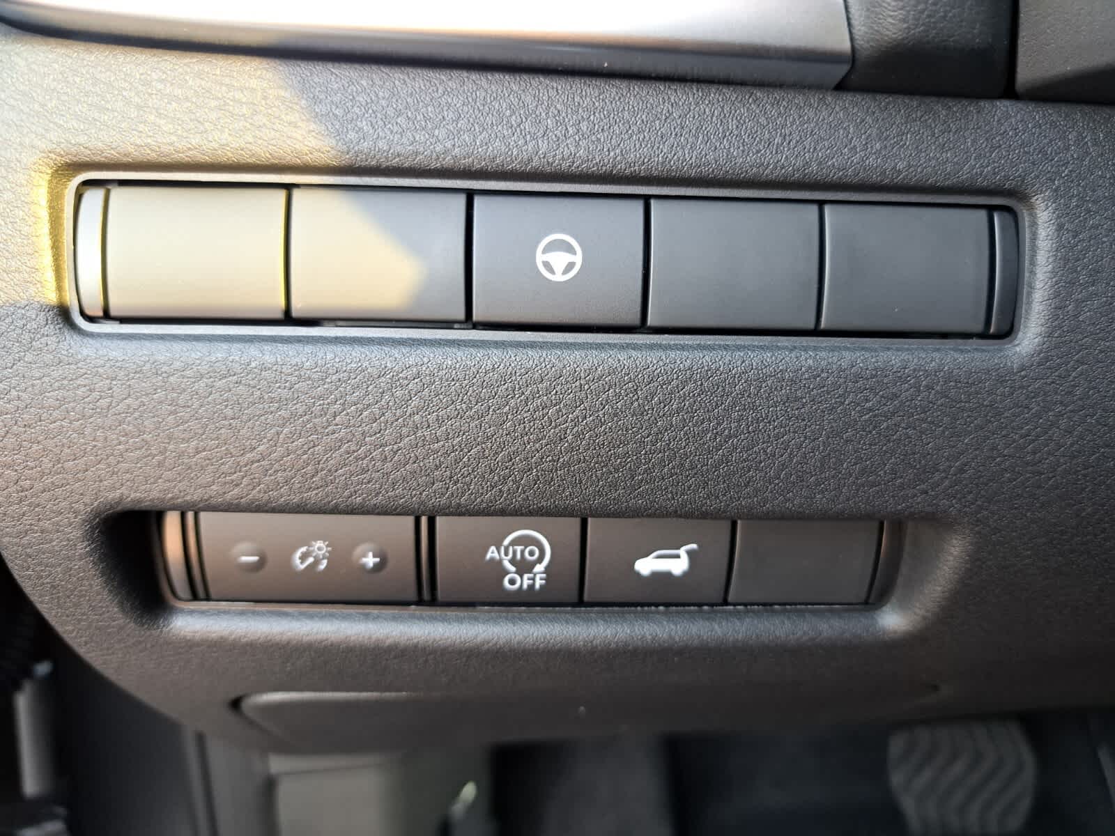 2025 Nissan Rogue SL photo 12