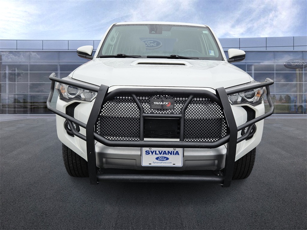 2022 Toyota 4Runner TRD Off-Road photo 2