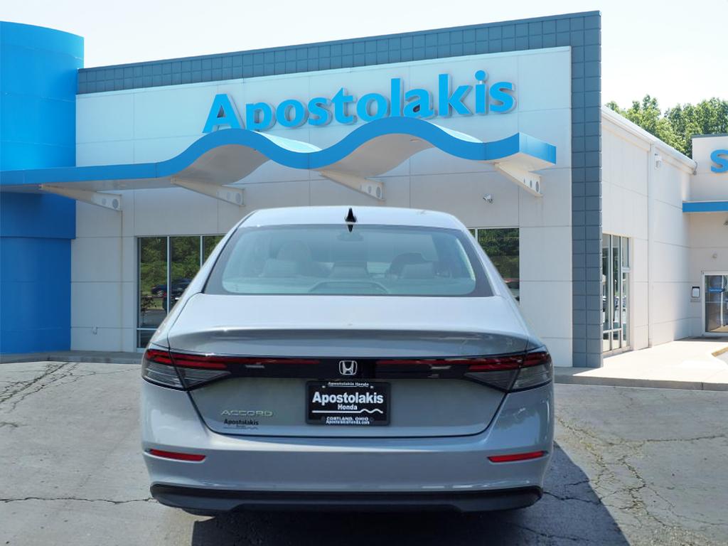 2025 Honda Accord SE photo 4