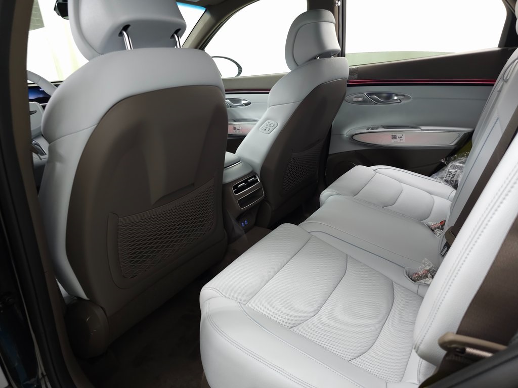 2026 Genesis GV70 2.5T Advanced photo 25