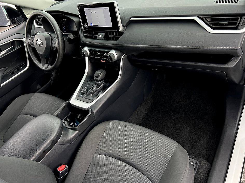 2024 Toyota RAV4 Hybrid XLE photo 22