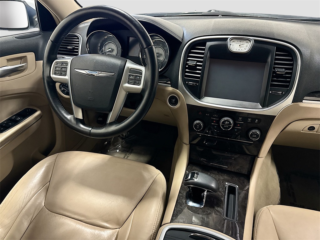 2013 Chrysler 300 Base photo 4