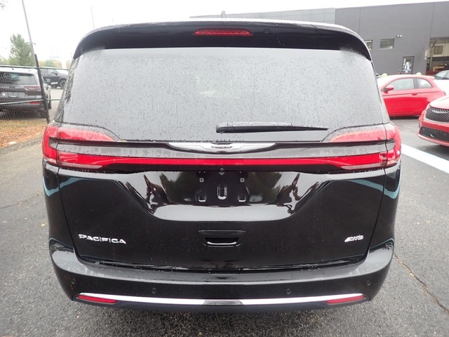 2026 Chrysler Pacifica photo 4