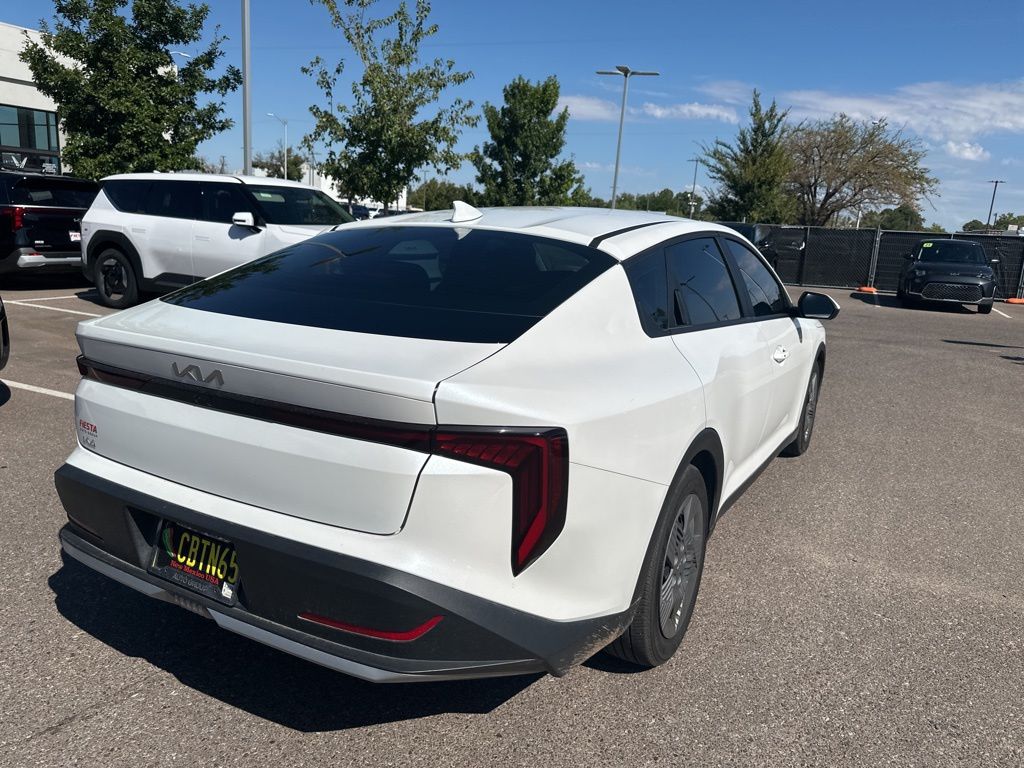 2025 Kia K4 LX photo 2