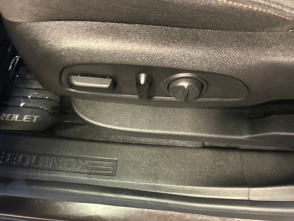 2020 Chevrolet Equinox LT photo 14