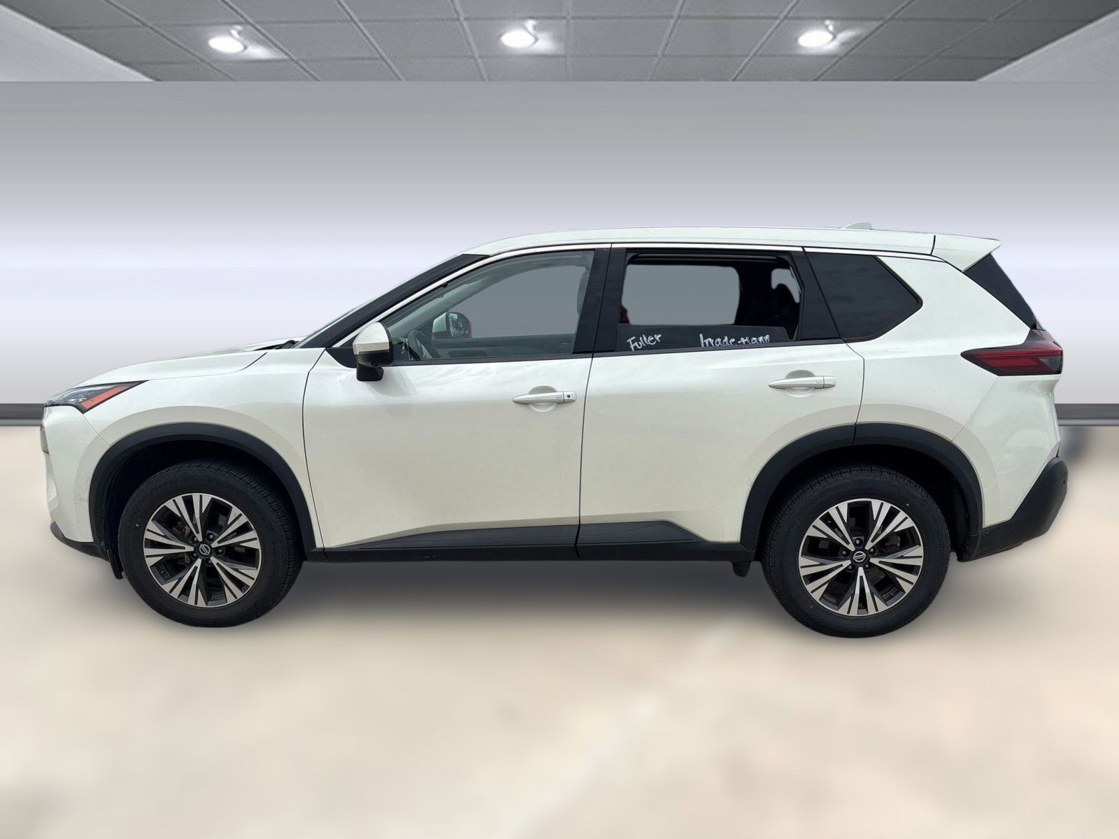 2021 Nissan Rogue SV photo 2