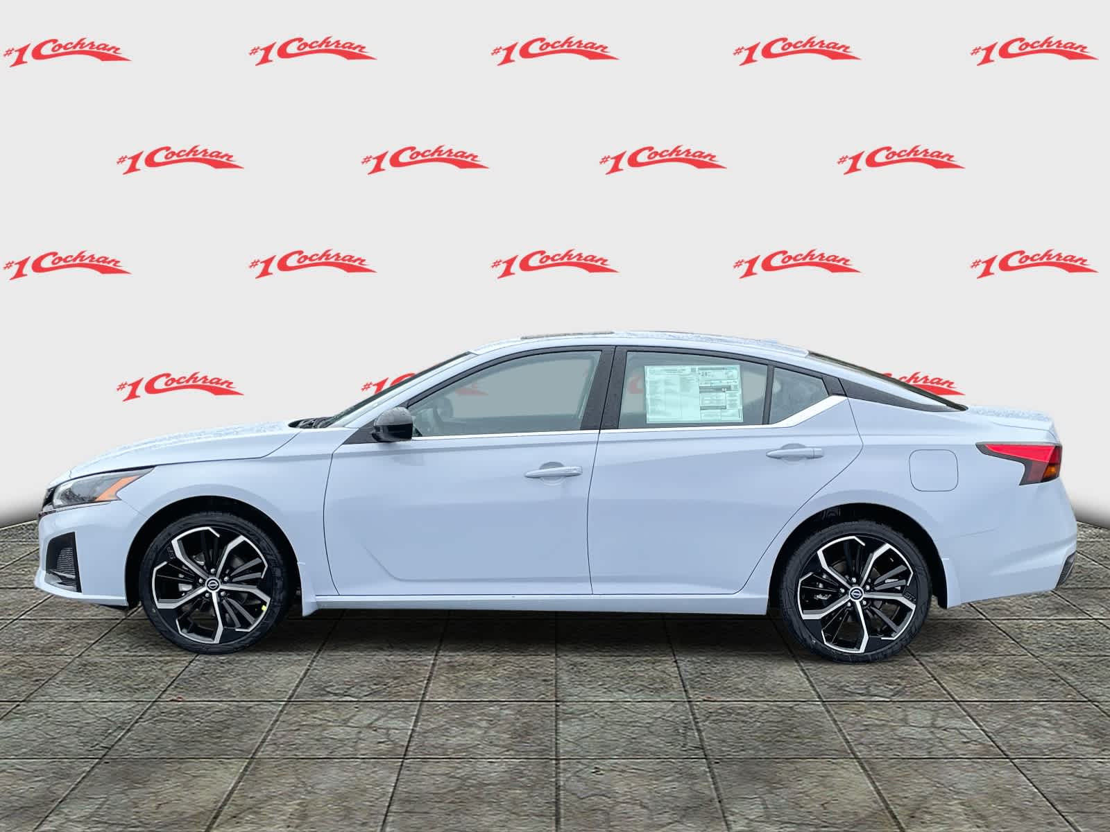 2025 Nissan Altima SR photo 4