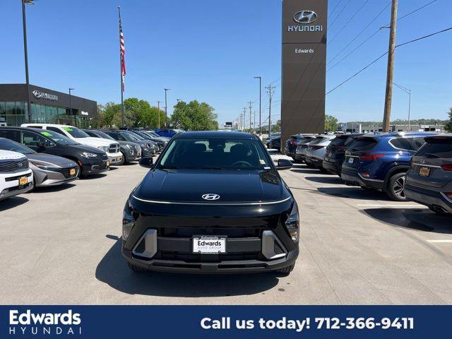 2025 Hyundai Kona SE photo 2