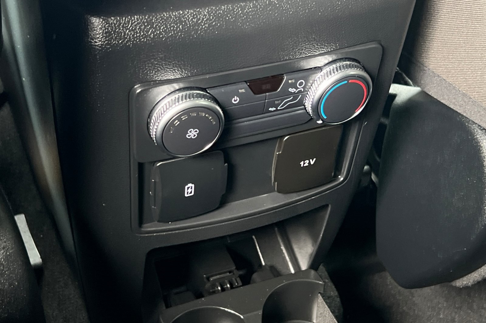 2022 Ford Explorer XLT photo 14