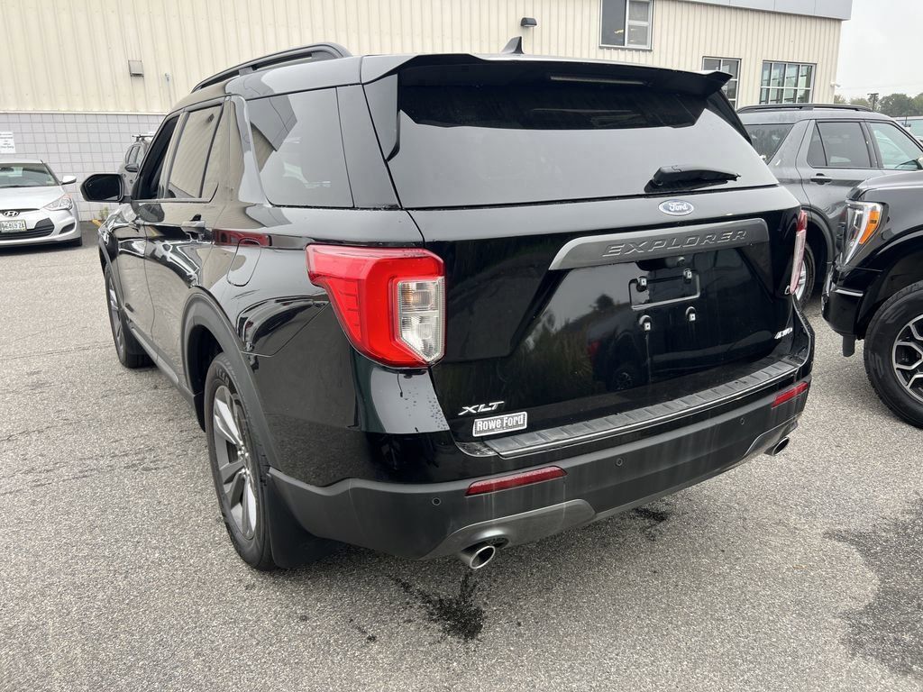2023 Ford Explorer XLT Sport photo 3