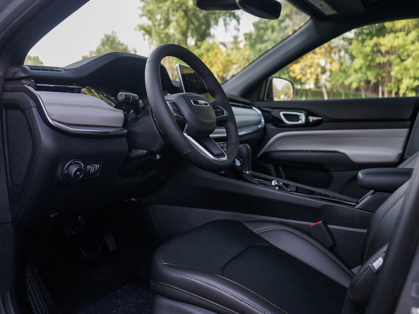 2025 Jeep Compass Limited photo 16