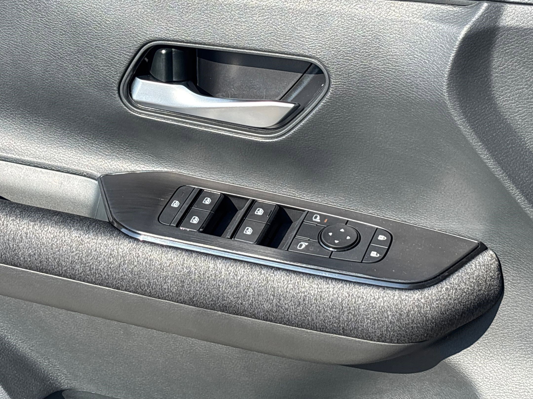 2026 Nissan Kicks SV photo 13