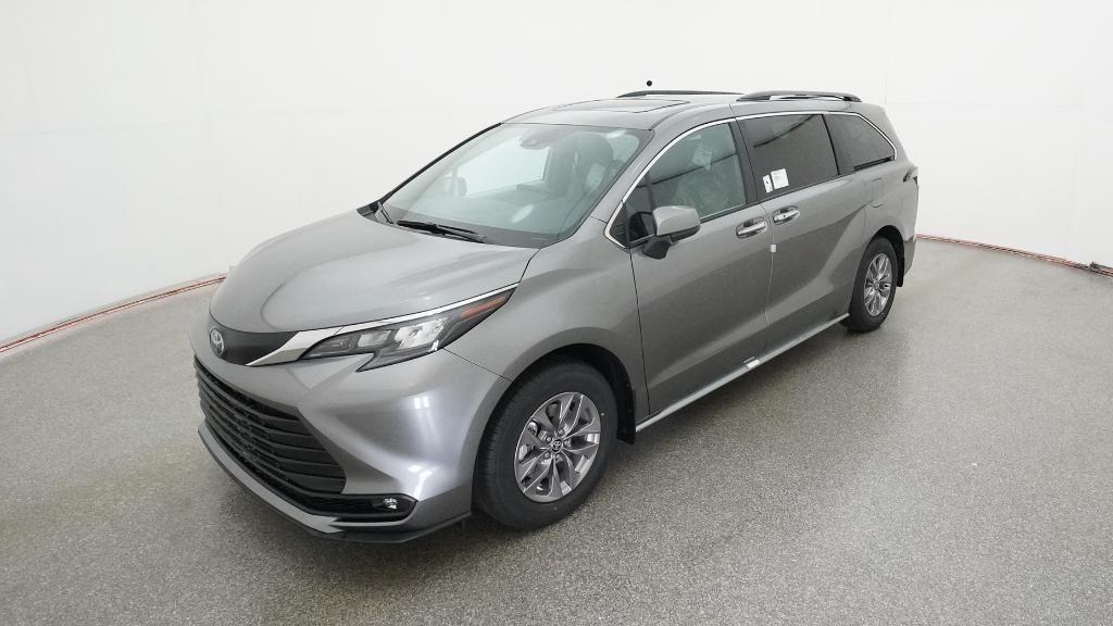 2026 Toyota Sienna XLE's photo