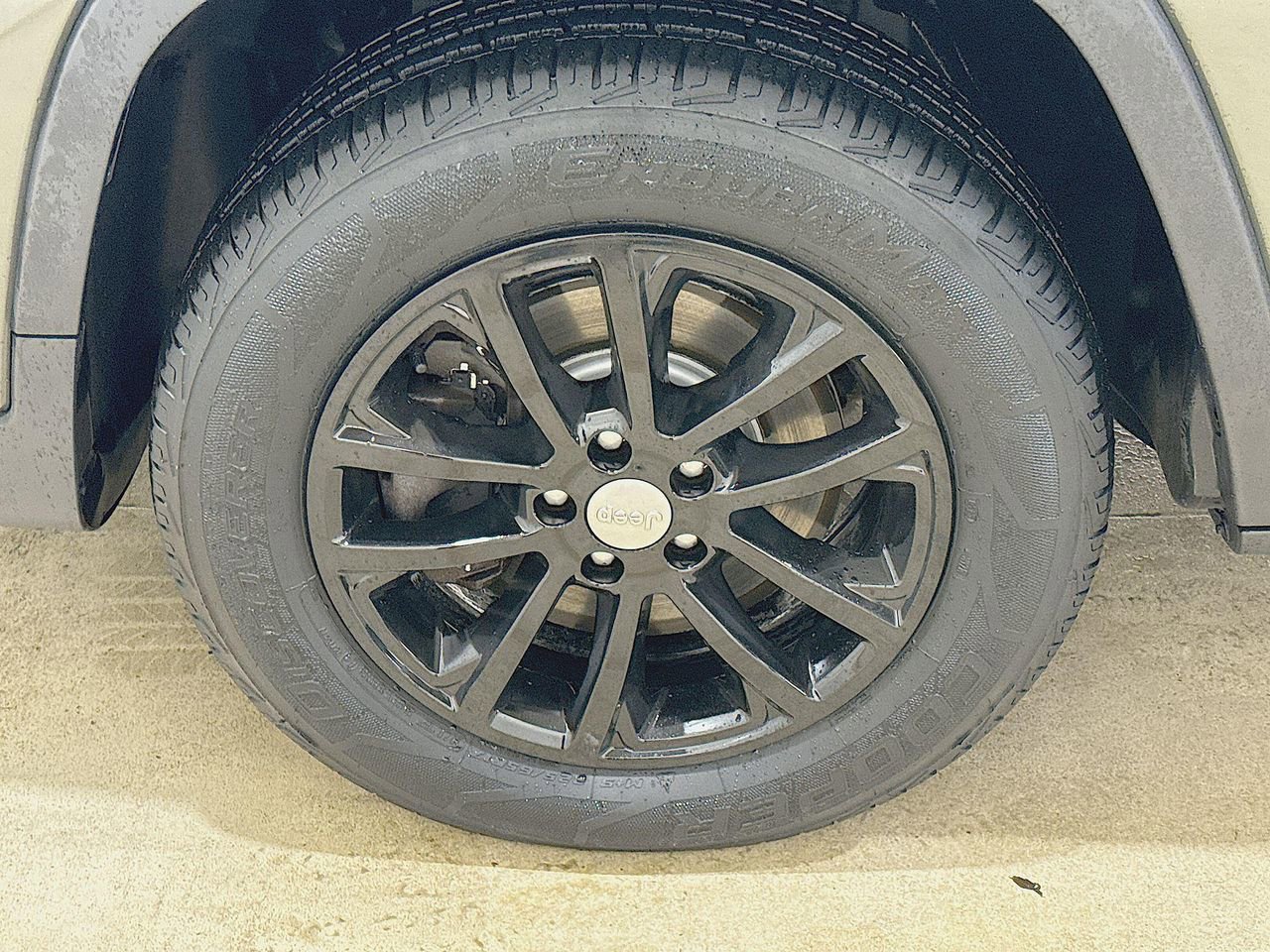 2019 Jeep Cherokee Latitude photo 25