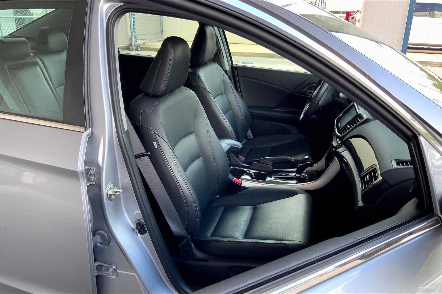 2016 Honda Accord EX-L photo 8