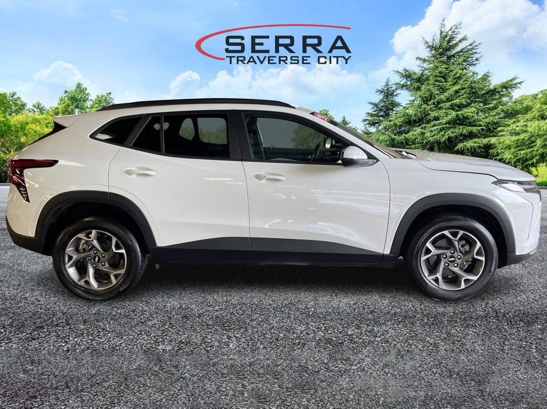 2024 Chevrolet Trax LT photo 4
