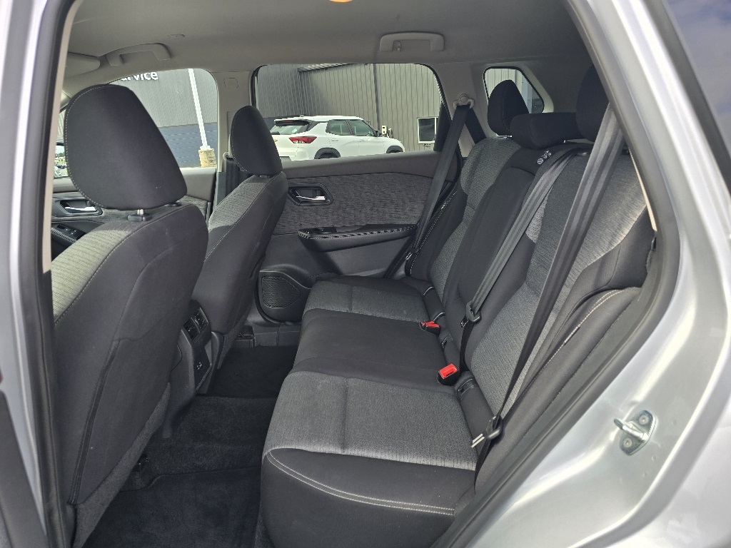 2023 Nissan Rogue SV photo 2