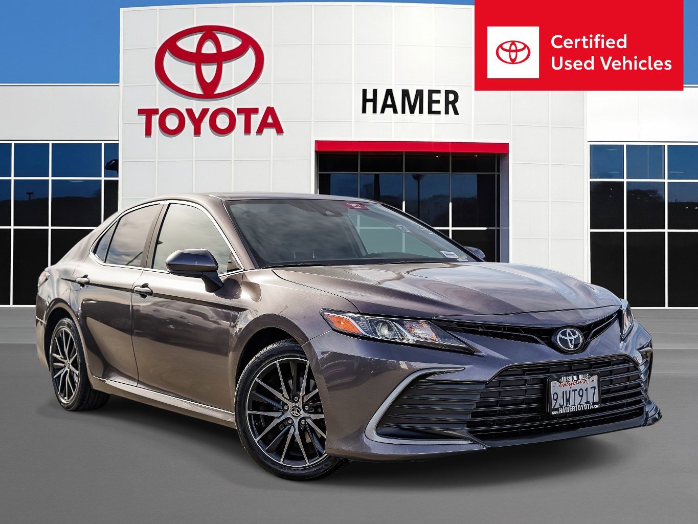 2022 Toyota Camry LE's photo