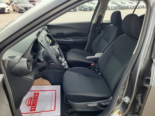 2025 Nissan Kicks Play S photo 10