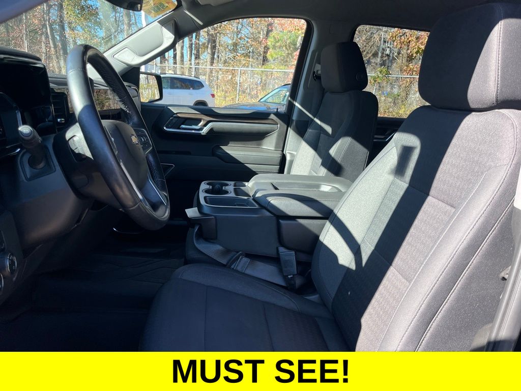 2022 Chevrolet Silverado 1500 LT photo 3