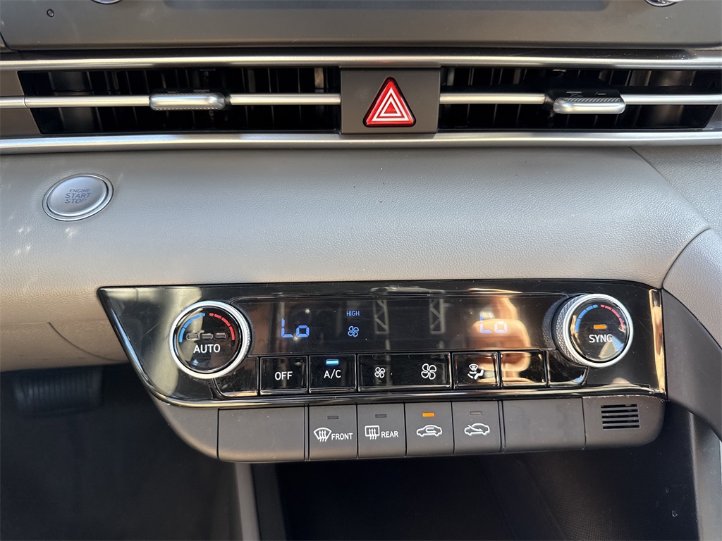 2023 Hyundai Elantra SEL photo 21
