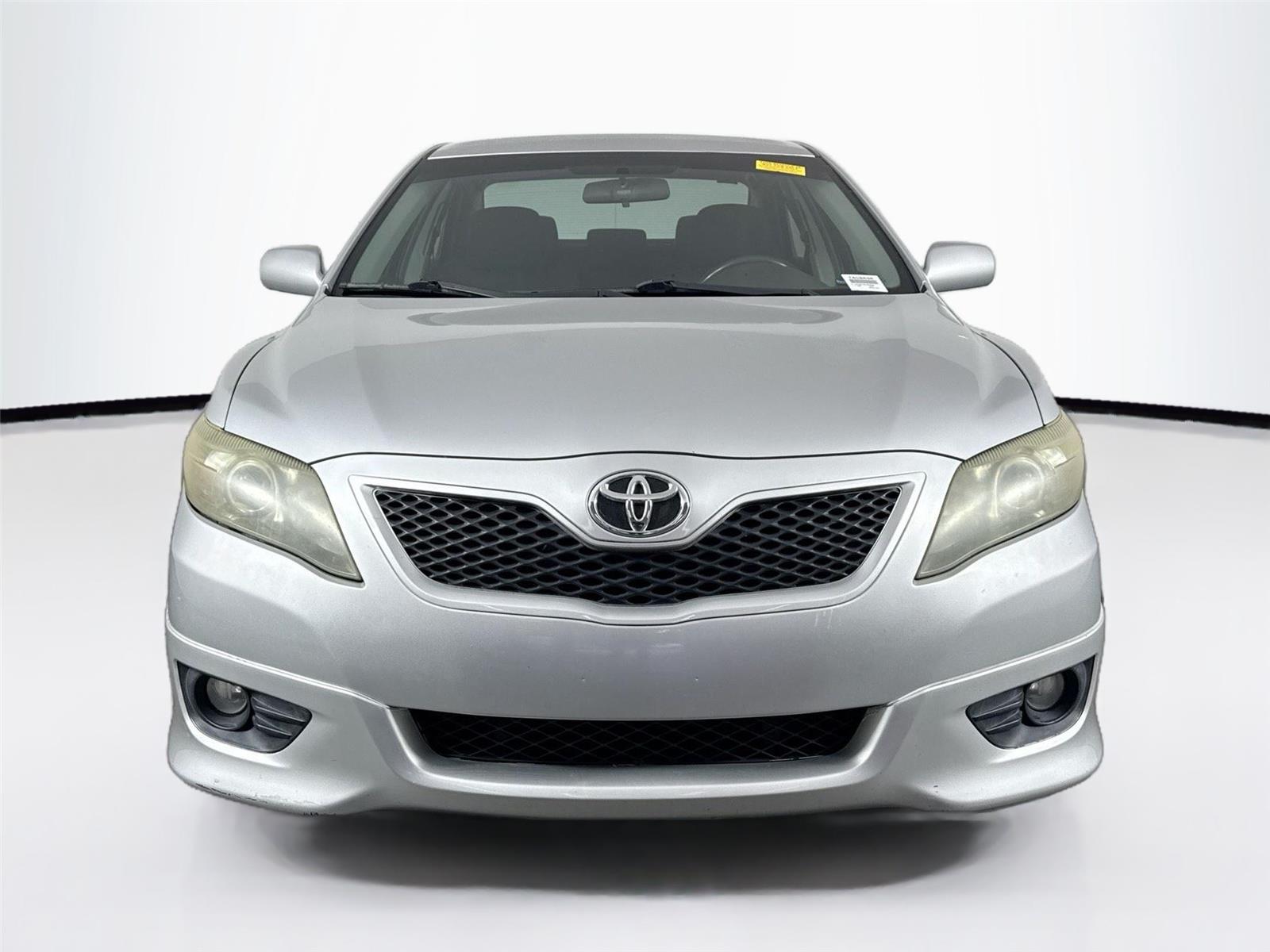 2011 Toyota Camry SE photo 2