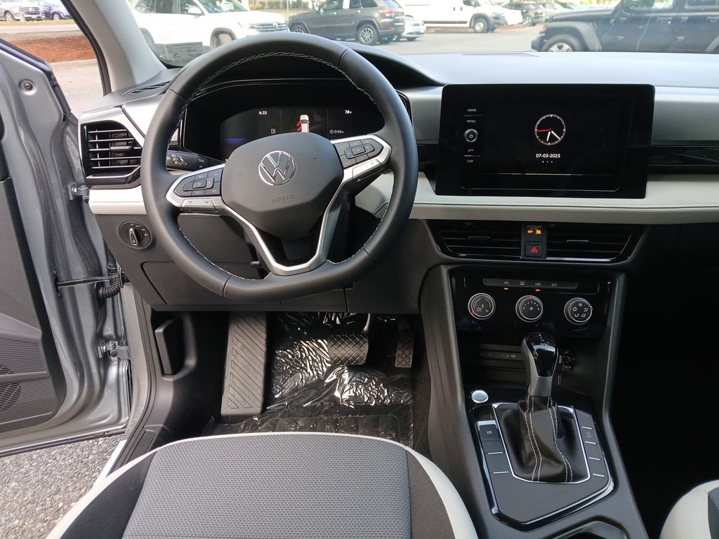 2025 Volkswagen Taos S photo 13