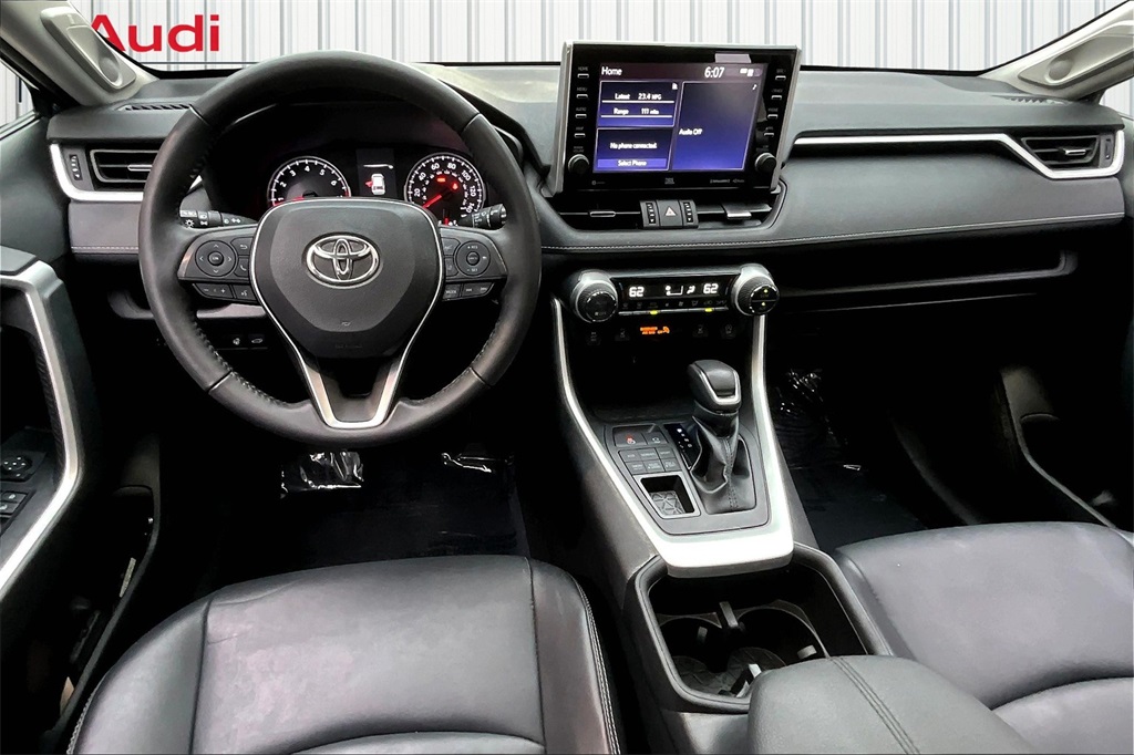 2022 Toyota RAV4 XLE Premium photo 4